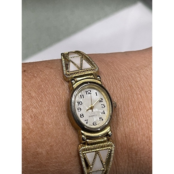 Mother of Pearl Watch Women 19mm Gold Tone Oval Inlay Stretch Band Needs Battery - Picture 1 of 12